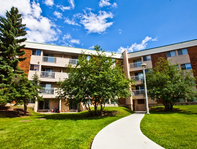 Callingwood on 170th Apartments | 17116 64 Ave NW, Edmonton, AB T5T 2C9, Canada | Phone: (780) 444-0795