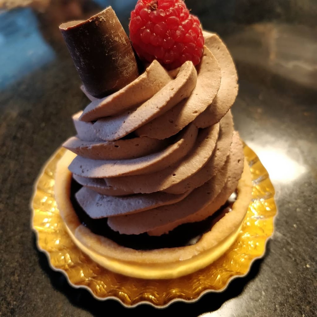 Éclair de Lune | 1049 40 Ave NW, Calgary, AB T2K 0G2, Canada | Phone: (403) 398-8803