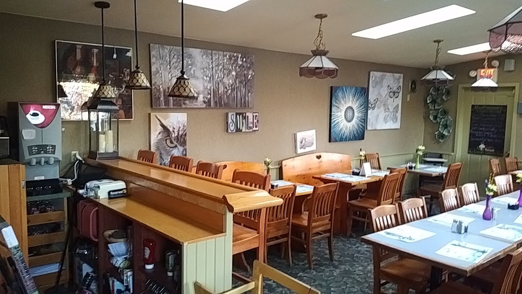 MacPhersons Restaurant | 8512 Lakeshore Rd, Thedford, ON N0M 2N0, Canada | Phone: (519) 243-2990