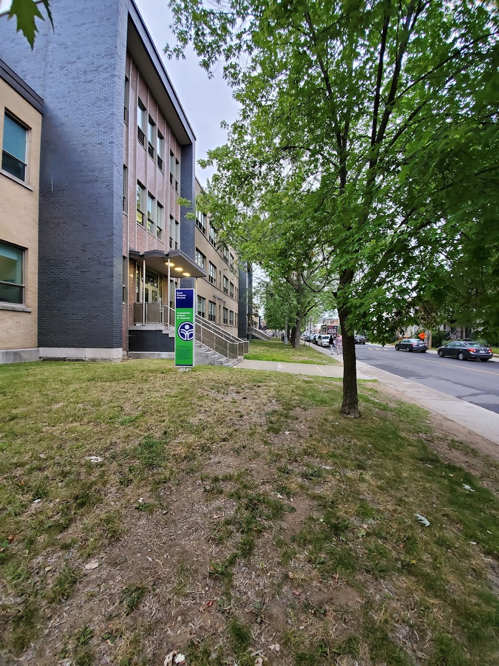 School François-De-Laval | 12050 Ave de Bois-de-Boulogne, Montreal, QC H3M 2X9, Canada | Phone: (514) 596-5540