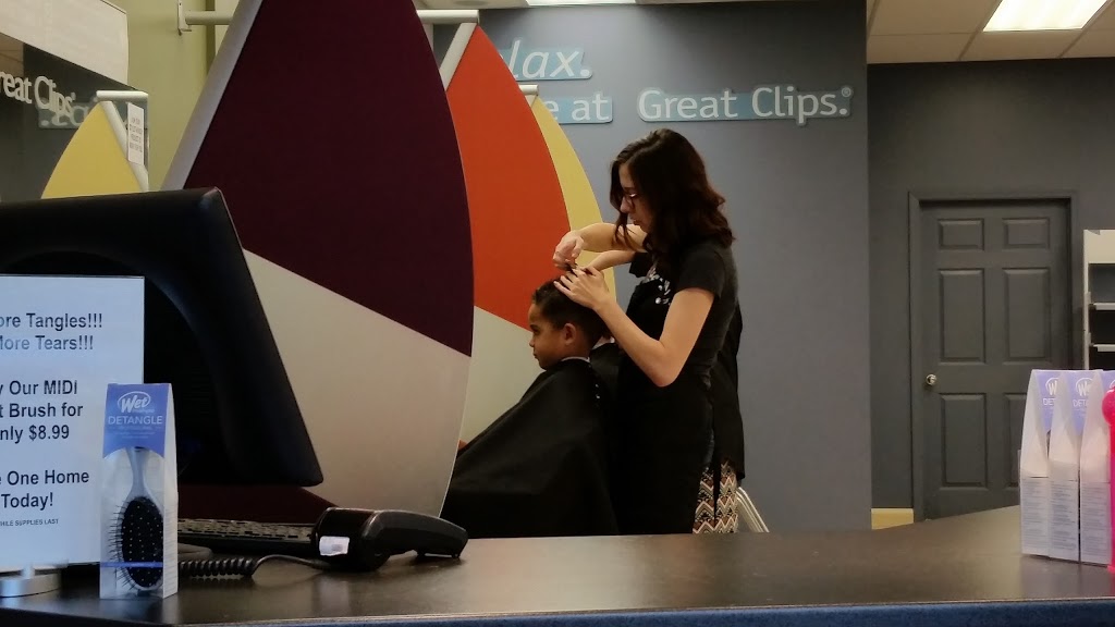 Great Clips | 18 Southridge Dr #4, Okotoks, AB T1S 1N1, Canada | Phone: (403) 938-6445