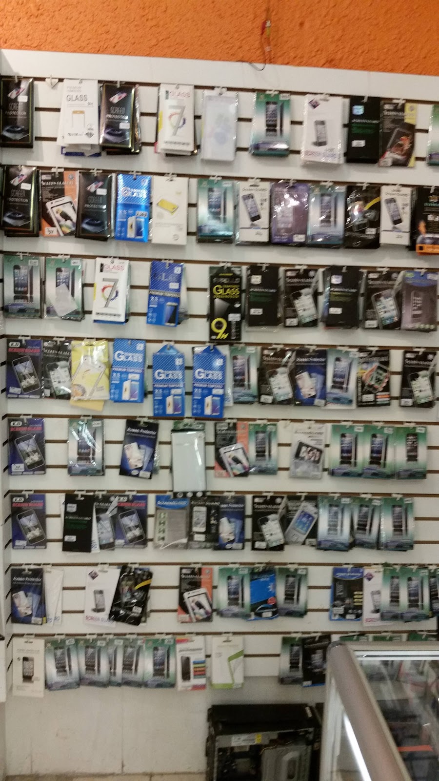THE NEW MOBILE WORLD & CO | 2557 Eglinton Ave W, York, ON M6M 1T3, Canada | Phone: (416) 551-5805