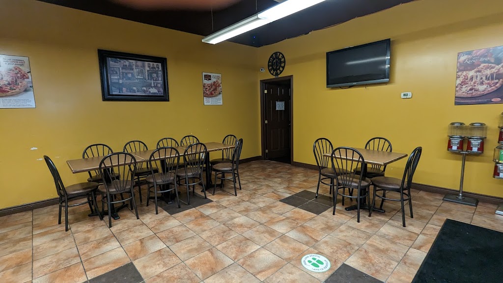 Freddies Pizza & Donair | 504 Champlain St, Dieppe, NB E1A 1P4, Canada | Phone: (506) 383-5555