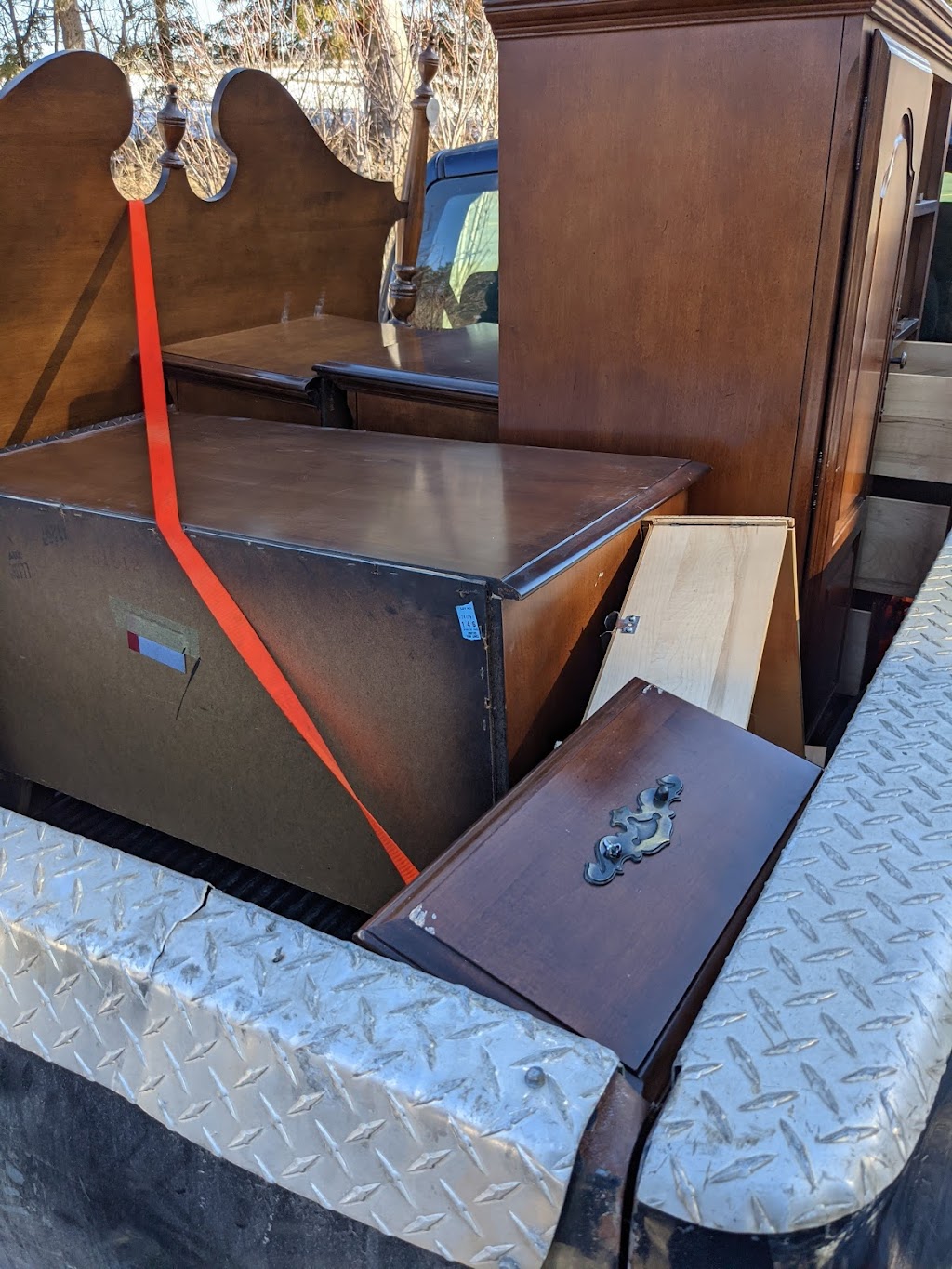 Neighbourhood Junk Removal Hamilton | 4011 Kirk Rd, Binbrook, ON L0R 1C0, Canada | Phone: (289) 274-0808