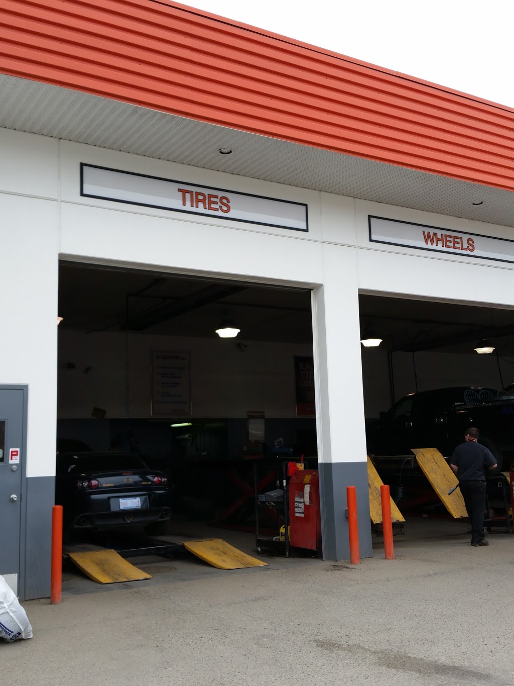 Kal Tire | 3482 Hwy 97 N, Kelowna, BC V1X 5C2, Canada | Phone: (250) 765-7181