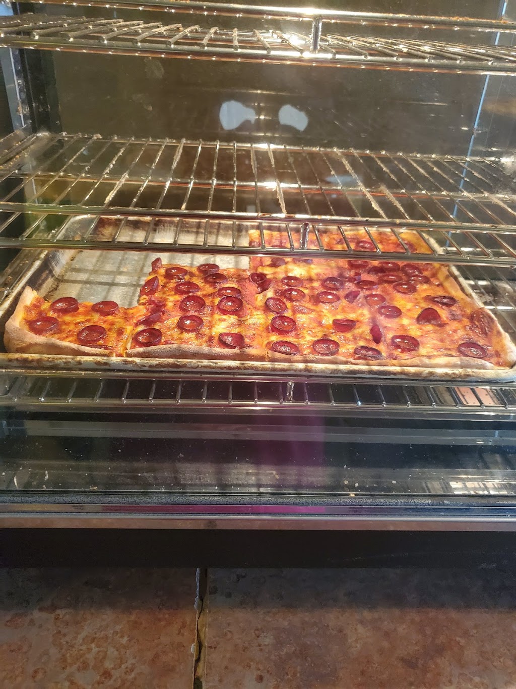 Vincenzos Pizza House | 742 Center St, Lewiston, NY 14092, USA | Phone: (716) 754-7383