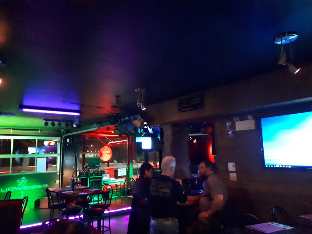 Bar lEntracte Enr | 664 Renault B, Beauceville, QC G5X 1M4, Canada | Phone: (418) 774-6110