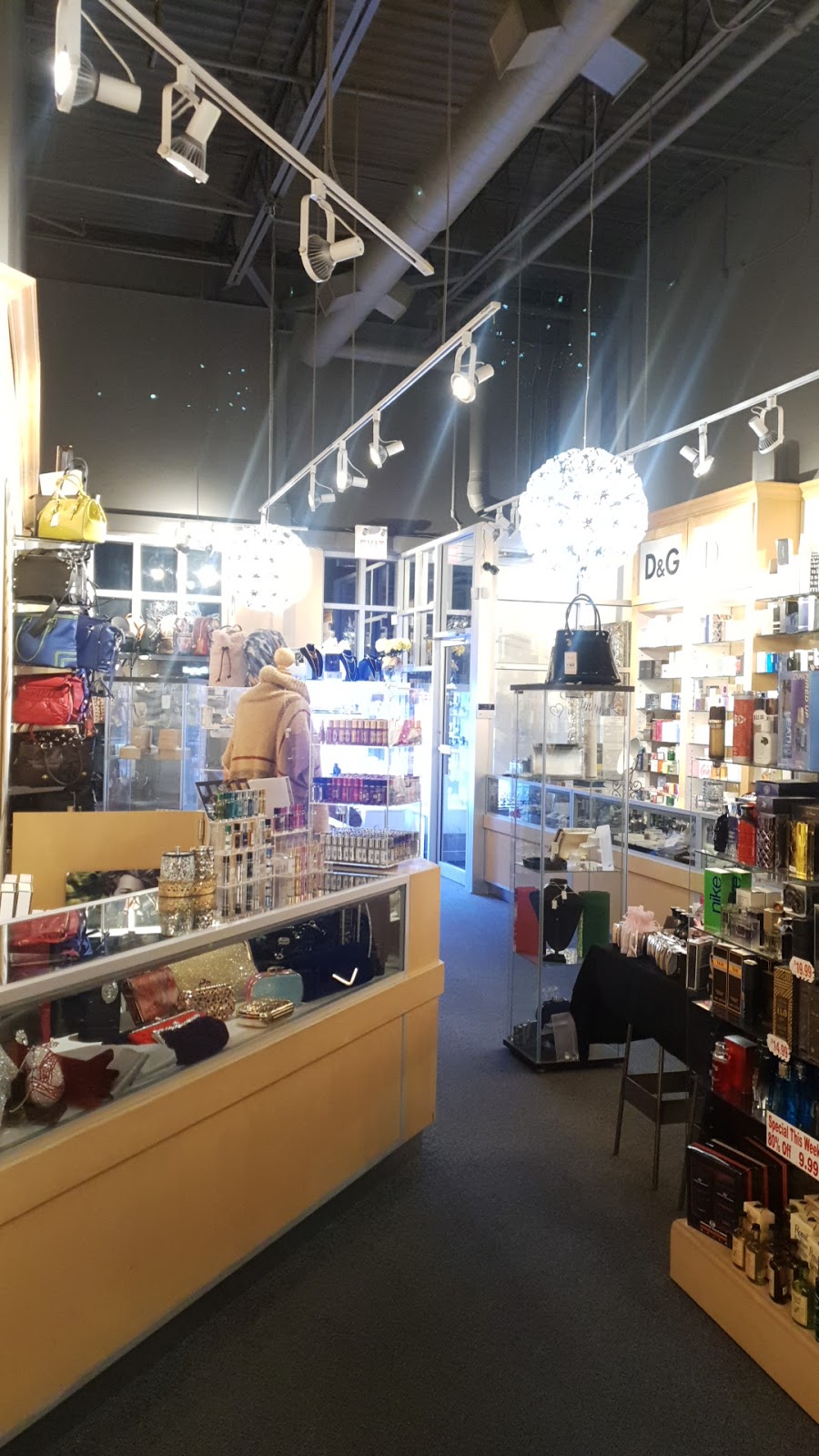 Amour Fragrances & Beauty Boutique | 1555 Talbot Rd, Windsor, ON N9H 2N2, Canada | Phone: (519) 967-8282