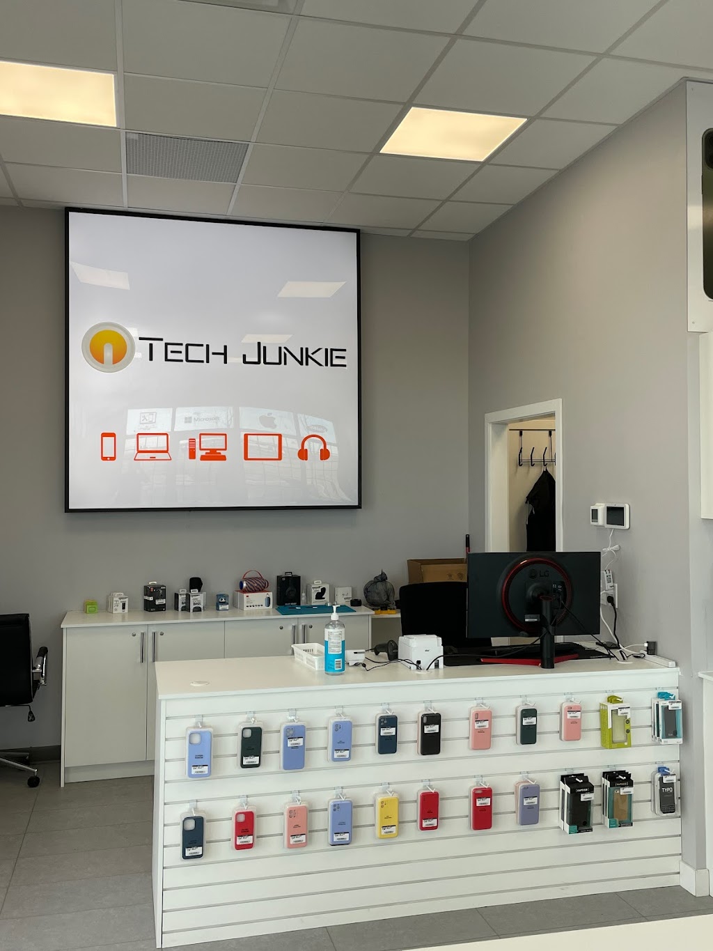 Tech Junkie | 5850 88 Ave NE #3190, Calgary, AB T3J 0Z7, Canada | Phone: (403) 909-0505