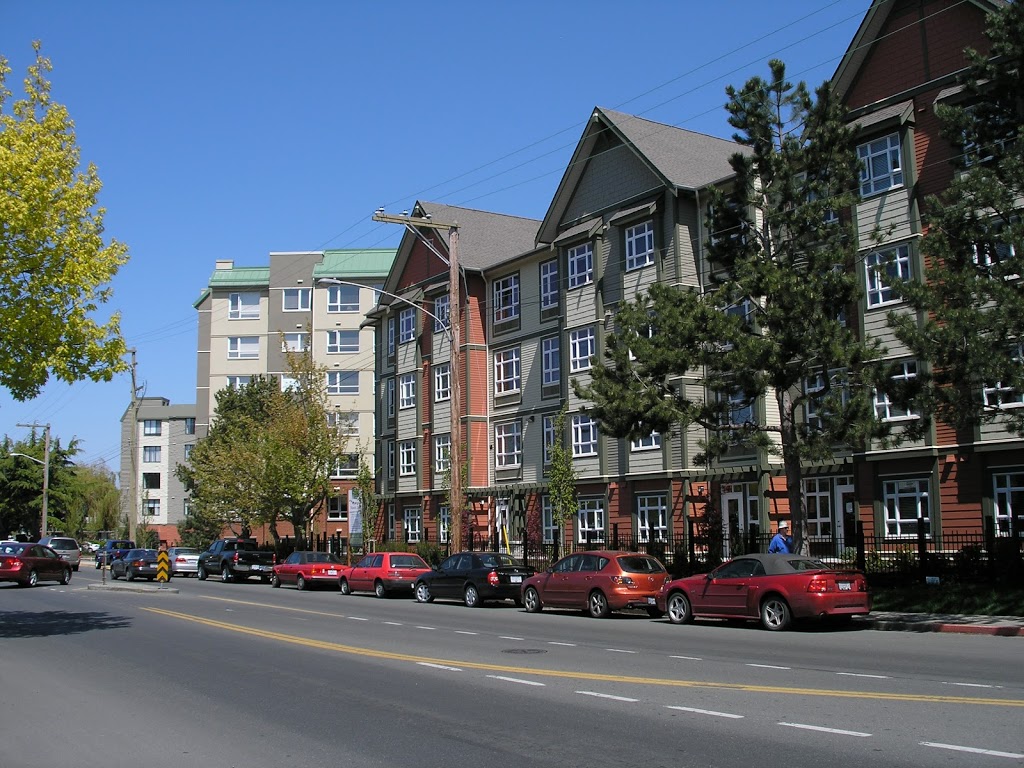 Shannon Oaks-Oak Bay | 2000 Goldsmith St, Victoria, BC V8R 0A2, Canada | Phone: (250) 595-6257