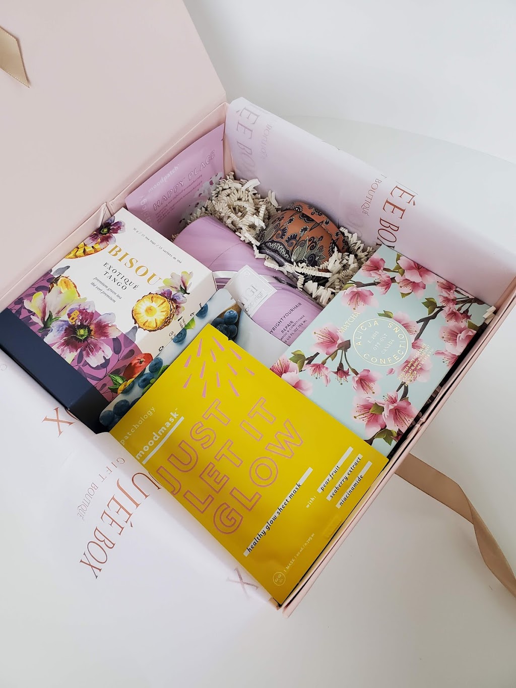 Boujee Box - Gift Boutique | 950 Arbour Lake Rd NW #113, Calgary, AB T3G 5B3, Canada | Phone: (403) 879-8274