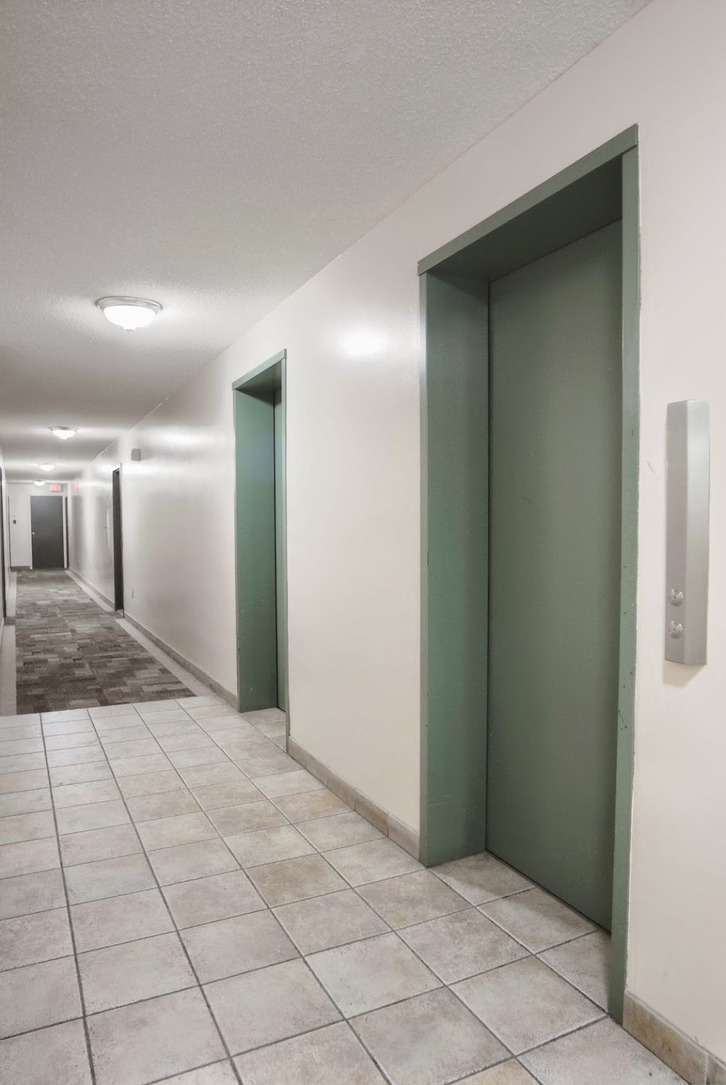 Highland Towers Apartments | 200 White Oaks Ct, Whitby, ON L1P 1B8, Canada | Phone: (905) 668-7332