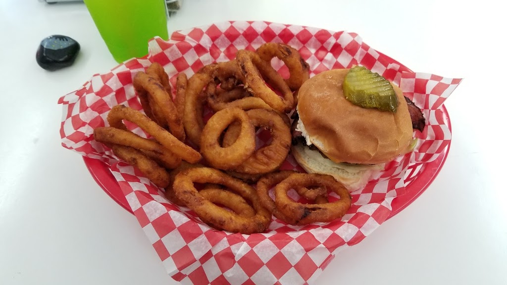 Ye Olde Ice Cream Parlor | 96 3 Ave, Gimli, MB R0C 1B0, Canada | Phone: (204) 642-7561