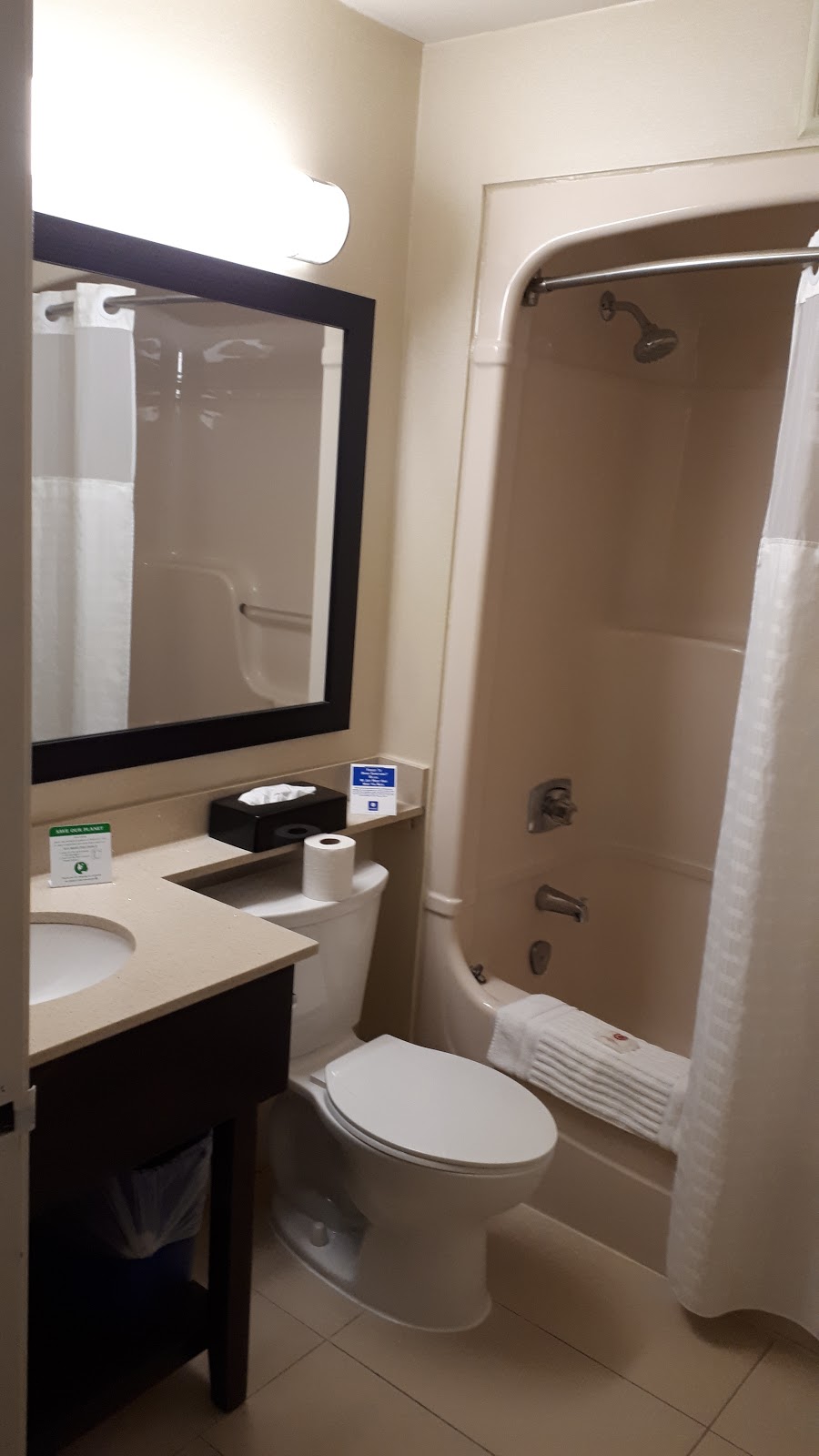 Comfort Inn | 5 Rutherford Rd S, Brampton, ON L6W 3J3, Canada | Phone: (905) 452-0600