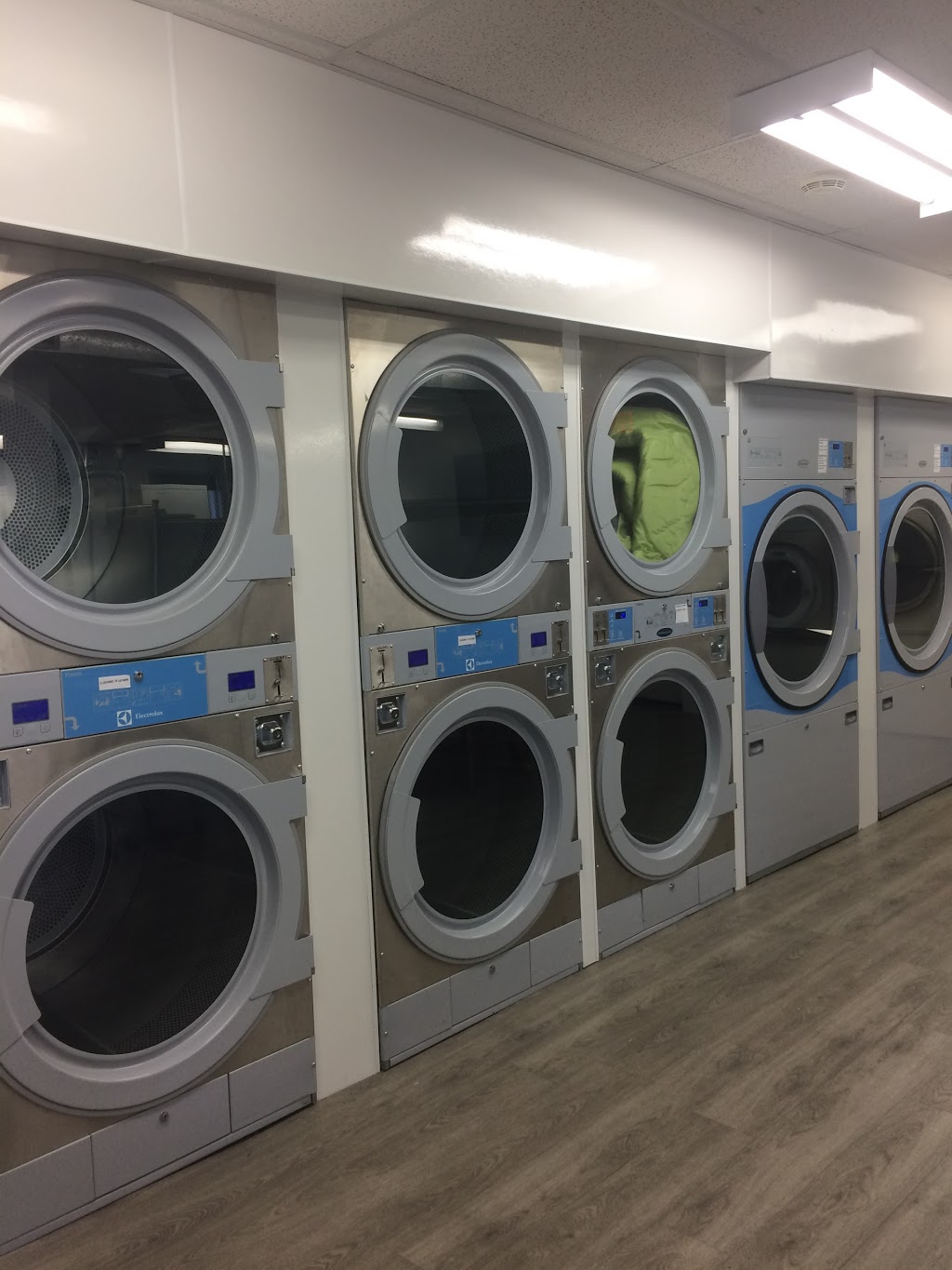 Penticton Laundromat | 976 Eckhardt Ave W, Penticton, BC V2A 2C1, Canada | Phone: (250) 493-7899