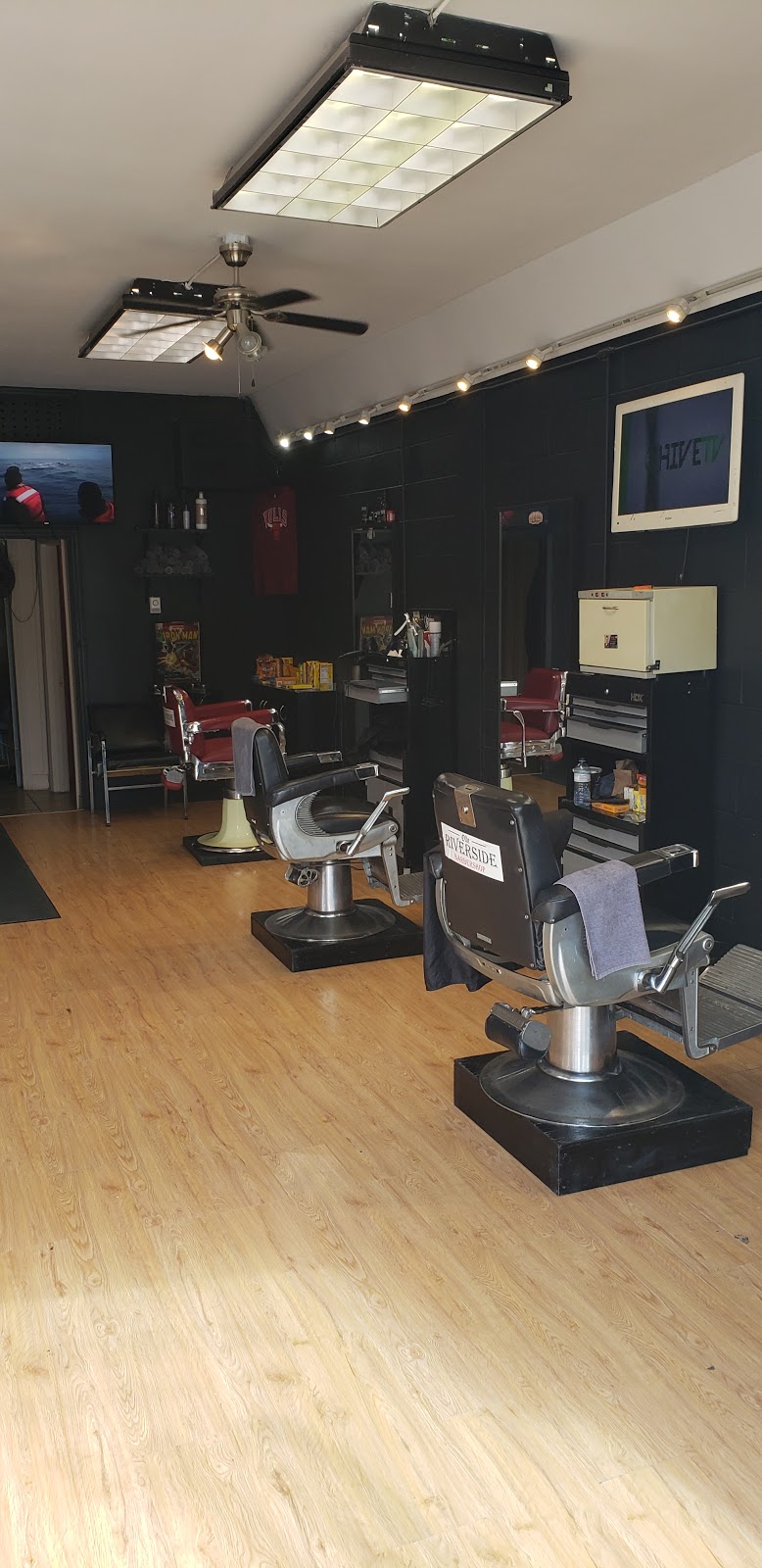 Olde Riverside Barber Shop | 5774 Wyandotte St E, Windsor, ON N8S 1M5, Canada | Phone: (519) 915-6580