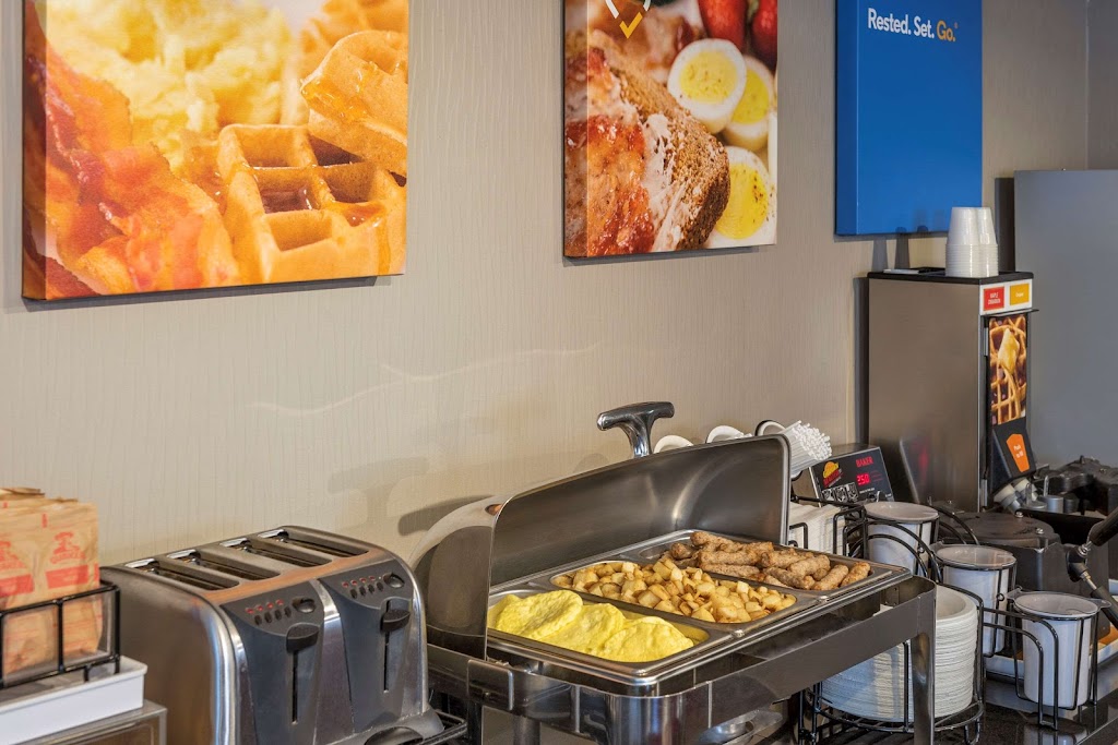 Comfort Inn South | 7863 Bd Taschereau, Brossard, QC J4Y 1A4, Canada | Phone: (450) 678-9350