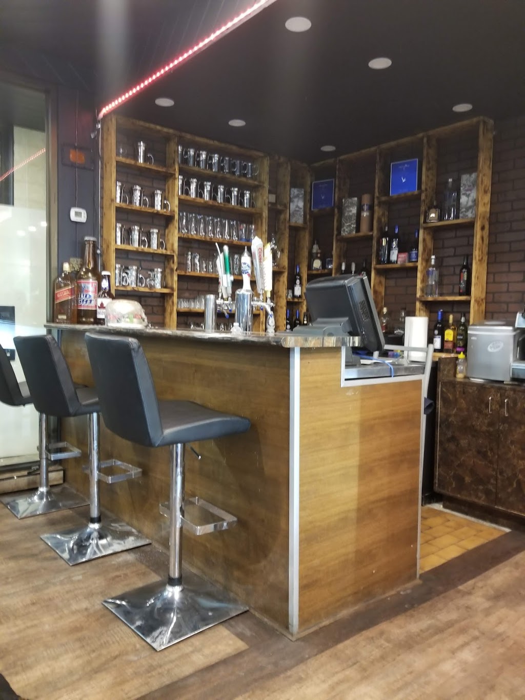 Yummis/Chip-N-Dip | 9839 Yonge St, Richmond Hill, ON L4C 1V2, Canada | Phone: (905) 763-8200
