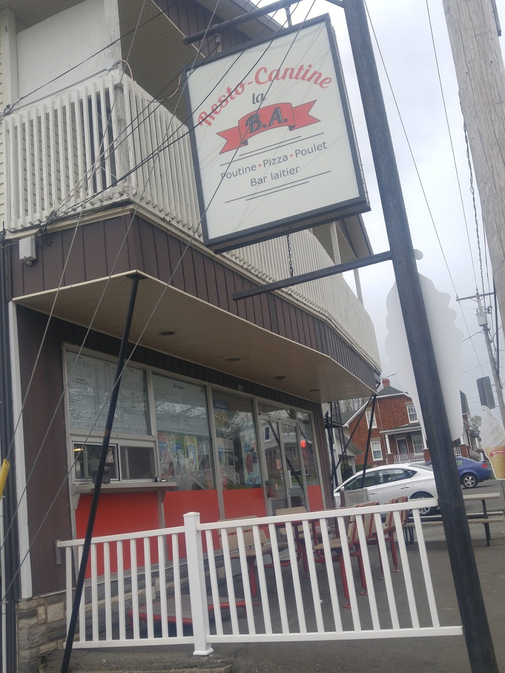 Resto-Cantine La B.A. | 6072 Rue Principale, Saint-Félix-de-Kingsey, QC J0B 2T0, Canada | Phone: (819) 848-1444