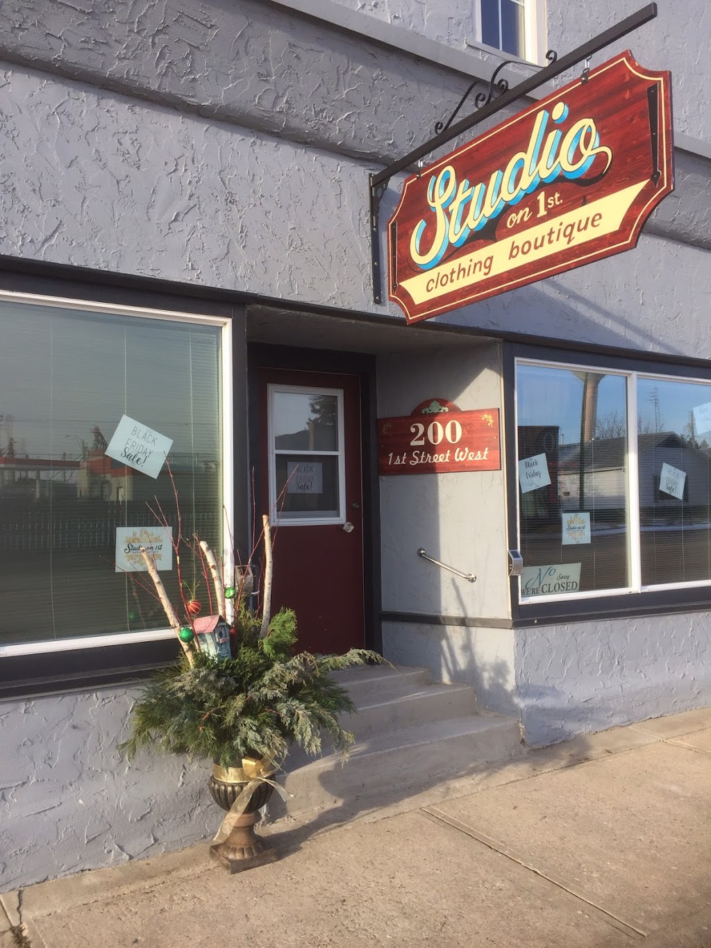 Studio on 1st clothing boutique | 200 1 St W, Delisle, SK S0L 0P0, Canada | Phone: (306) 493-7334