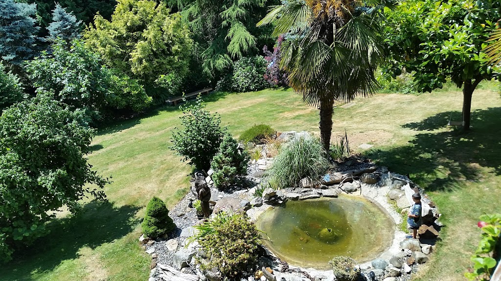 Nature Hideaway | 506 Maple St, Gibsons, BC V0N 1V5, Canada | Phone: (604) 897-8990