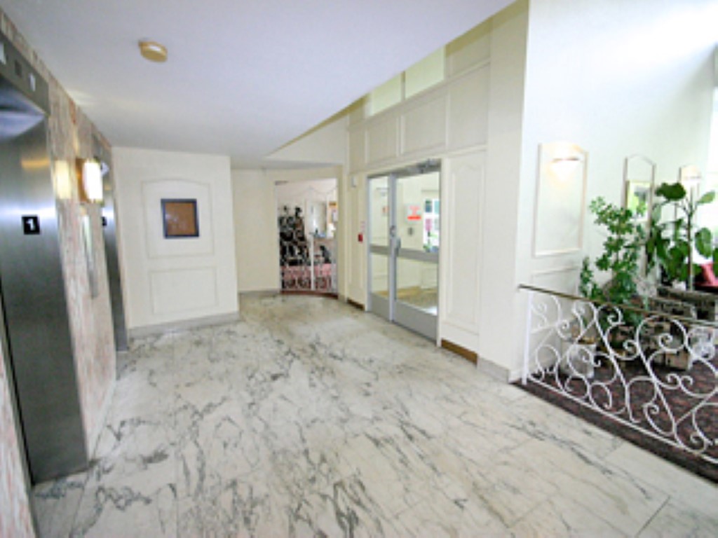 ViewPoint Towers | 35 Canyon Ave, North York, ON M3H 4Y2, Canada | Phone: (416) 633-8843