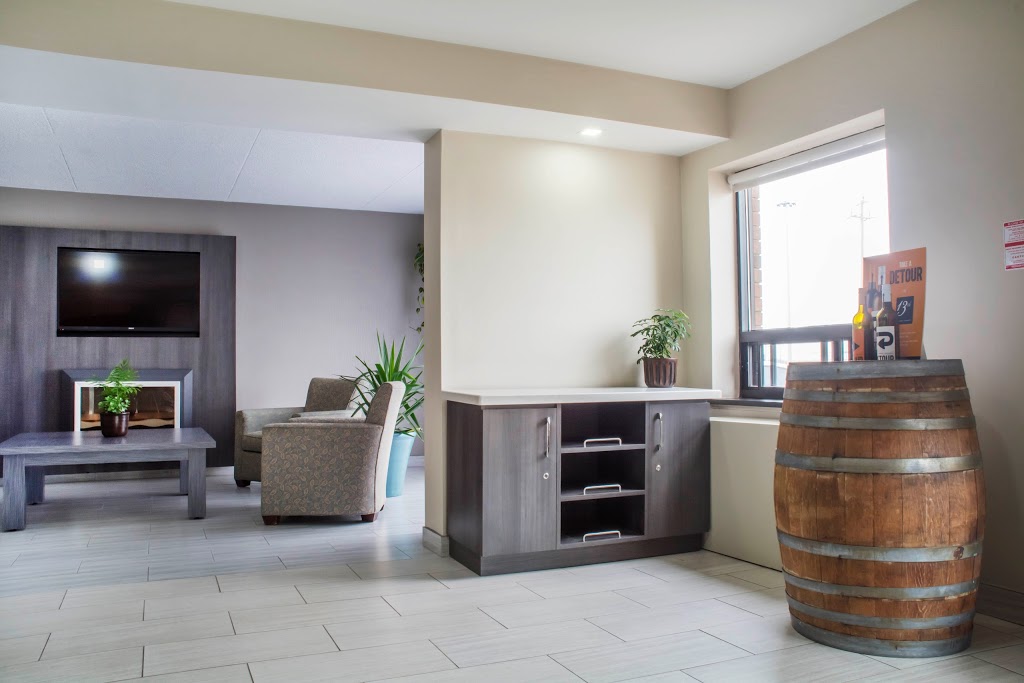 Comfort Inn | 2 Dunlop Dr, St. Catharines, ON L2R 1A2, Canada | Phone: (905) 687-8890