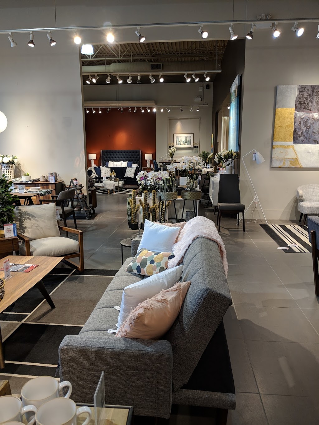Structube | 1965 Hyde Park Rd #101, London, ON N6H 0A3, Canada | Phone: (519) 657-8651
