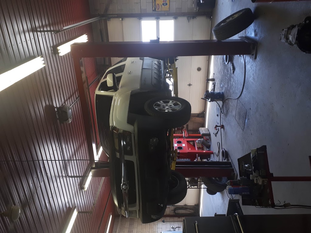Garage Clovis Desrochers | 296 Rue Angus S, East Angus, QC J0B 1R0, Canada | Phone: (819) 832-3332