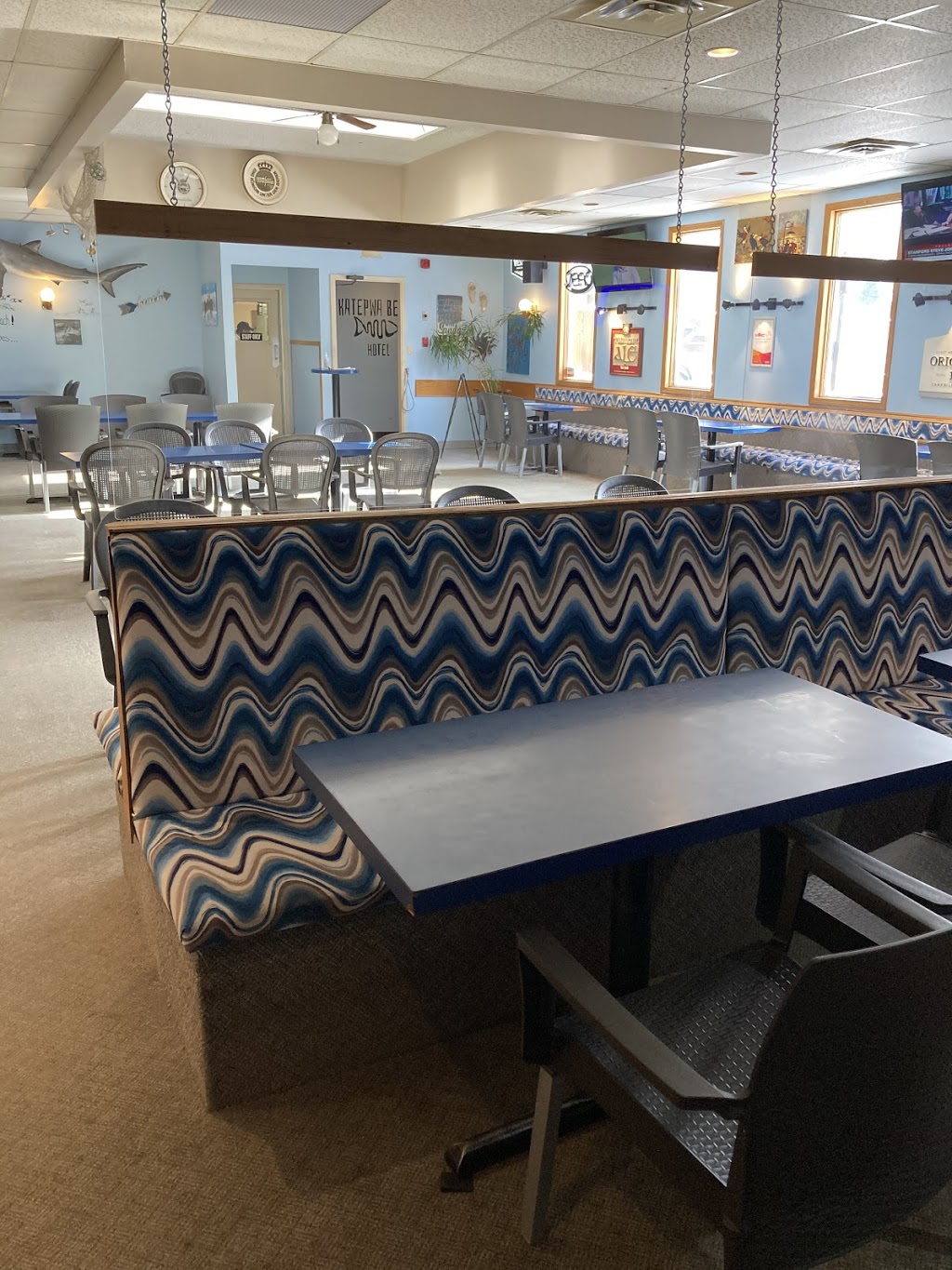 Katepwa Beach Hotel | 6 Regina Ave, Lebret, SK S0G 2Y0, Canada | Phone: (306) 332-4696