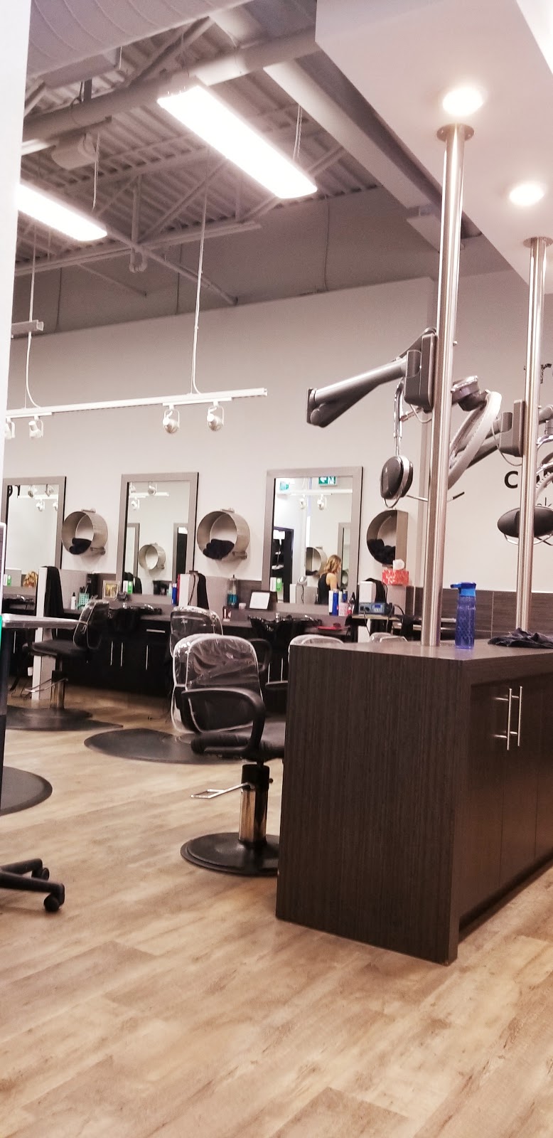 Chatters Hair Salon | 109 Fanshawe Park Rd E, London, ON N5X 3W1, Canada | Phone: (519) 660-1185