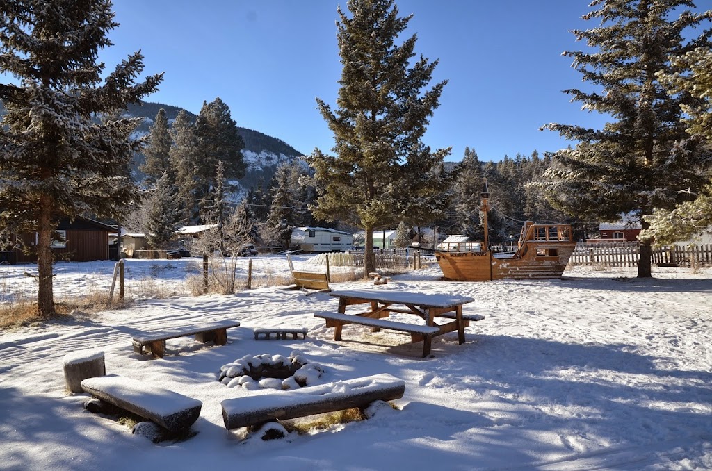 The Black Bear Den (Rental) | 2624 Coalmont Rd, Tulameen, BC V0X 2L0, Canada | Phone: (778) 558-5746