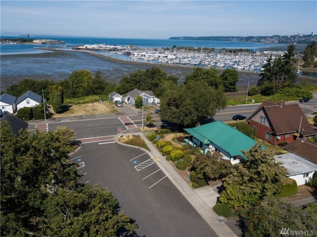 Peace Arch Real Estate | 978 Peace Portal Dr, Blaine, WA 98230, USA | Phone: (360) 922-0102