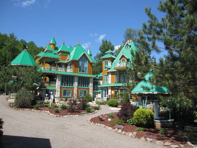 La Chaumière des Tourelles Gite & Chalets | 1128 Rang du Moulin, Saint-Alexis-des-Monts, QC J0K 1V0, Canada | Phone: (819) 265-2248