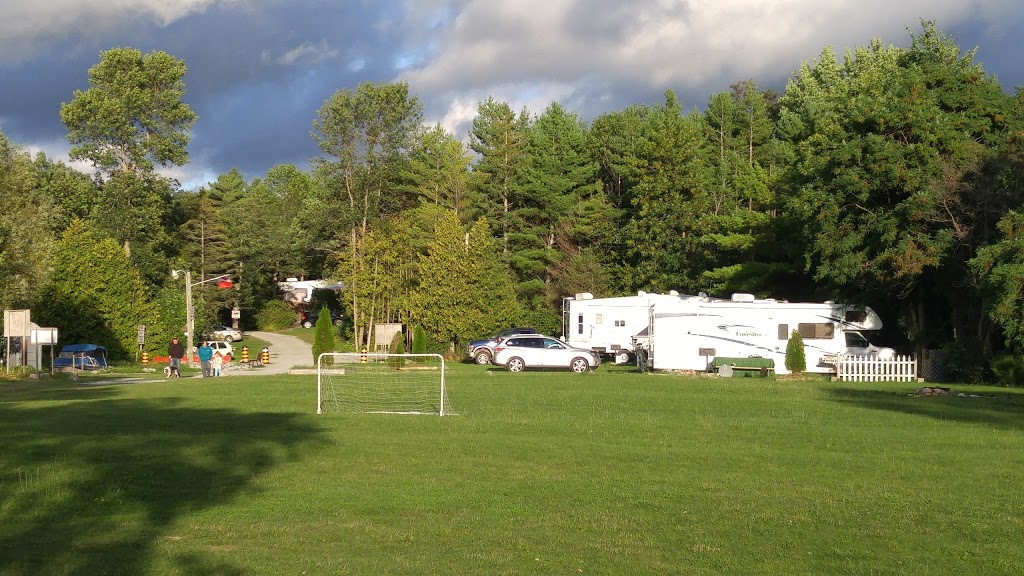 Silverstone family campground | 156 Gerhardt Rd, Waubaushene, ON L0K 2C0, Canada | Phone: (416) 528-5918