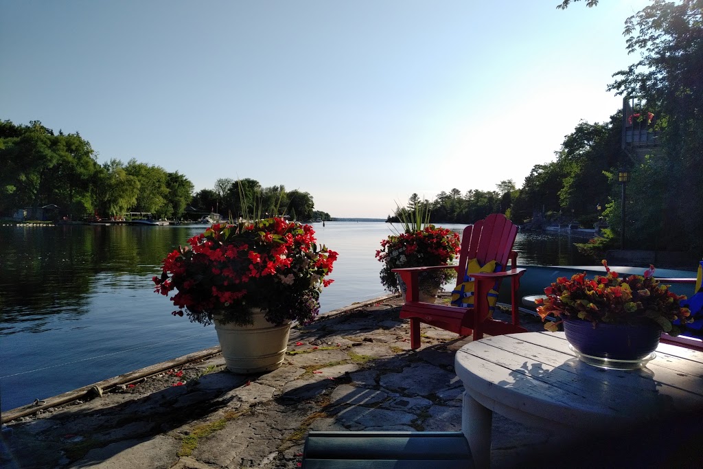 Stonehenge Waterfront Bed and Breakfast | lodging | 46 Boyd St, Bobcaygeon, ON K0M 1A0, Canada | 7057389308 OR +1 705-738-9308