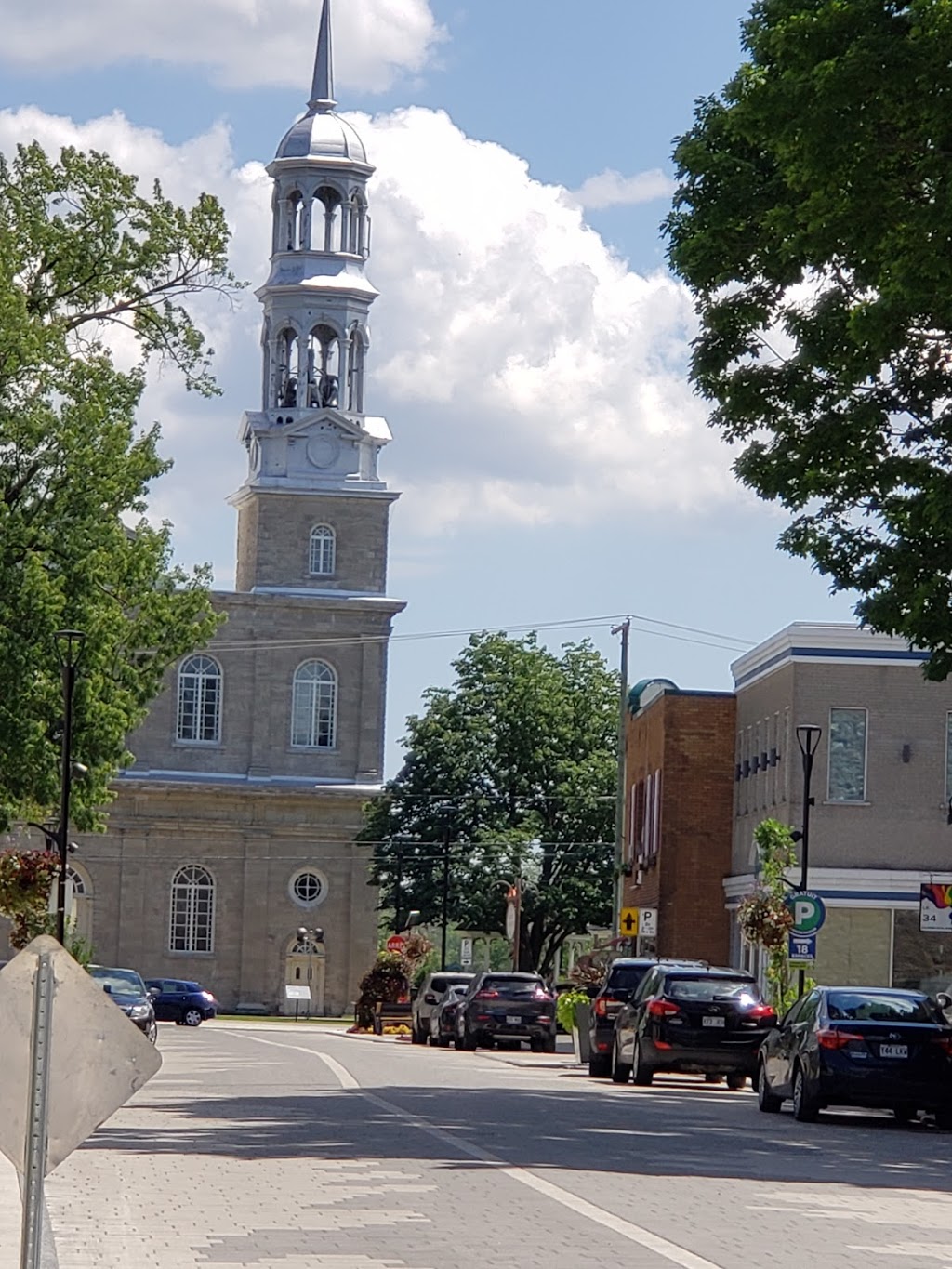 Promenade Paul-Sauvé | 1 Rue de Bellefeuille, Saint-Eustache, QC J7R, Canada | Phone: (450) 974-5000