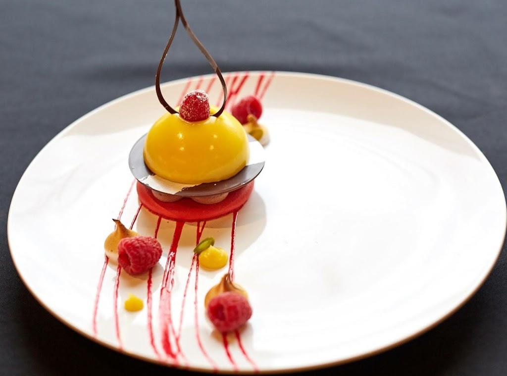 Rouge Traiteur | 5663 Av. Royalmount, Mont-Royal, QC H4P 2P9, Canada | Phone: (514) 991-3341