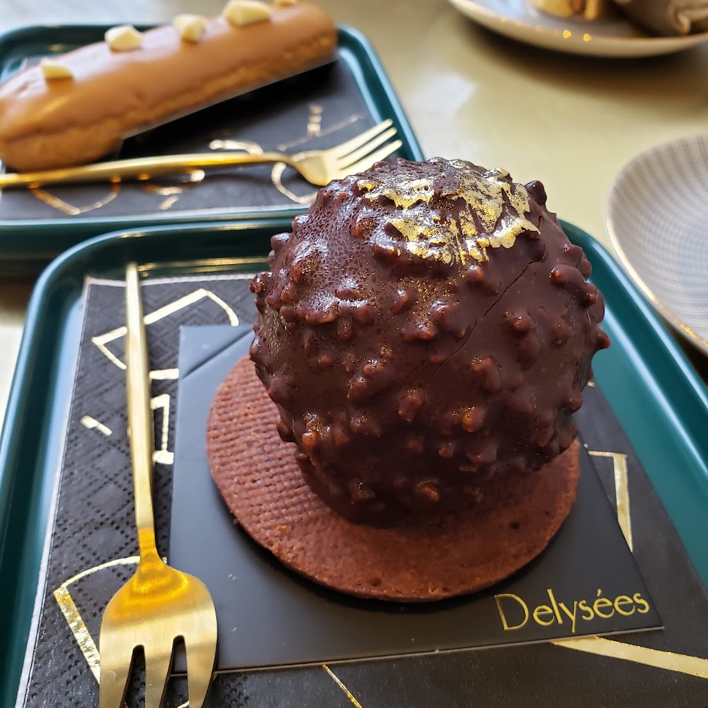 Delysées Luxury Desserts Yorkville Main Level Retail Delysees, 161