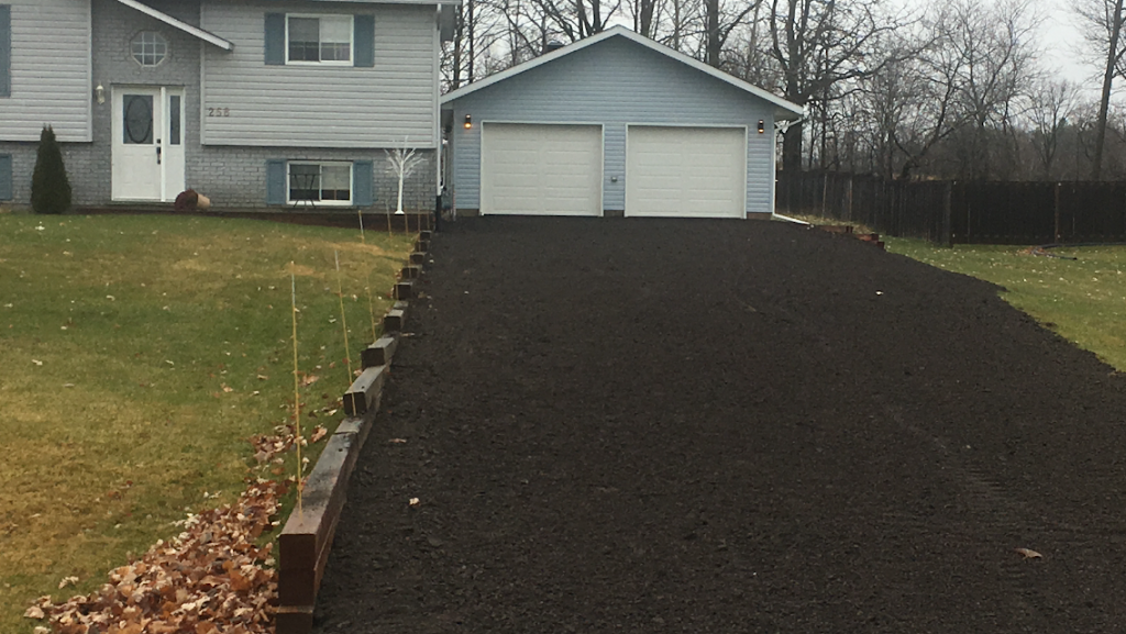 Hamilton Haulage & Landscaping | 566A Hunts Rd, Pembroke, ON K8A 6W6, Canada | Phone: (613) 312-0864