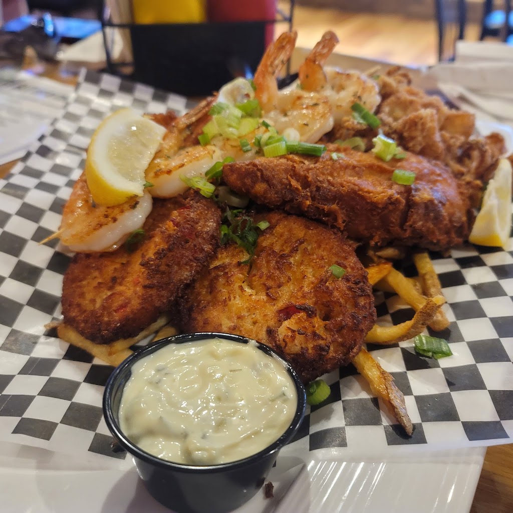 Four Crowns Restaurant & Bar | 1030 McPhillips St, Winnipeg, MB R2X 2K7, Canada | Phone: (204) 589-7314