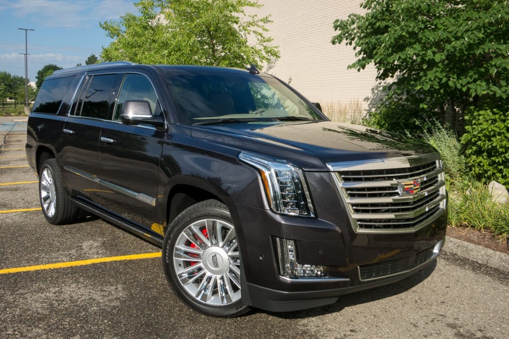 Barrie Airport Limo | 128 Browning Trail, Barrie, ON L4N 6R3, Canada | Phone: (705) 812-8268