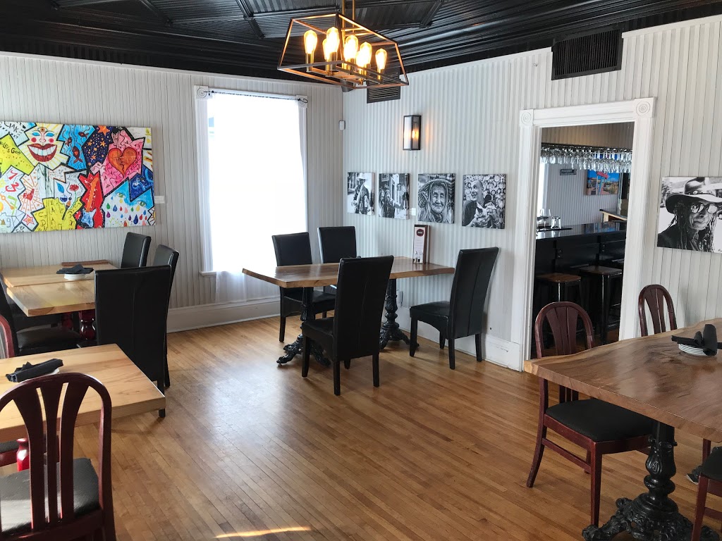 Ze Kitchen Restaurant | 2607 Old Montreal Rd, Cumberland, ON K4C 1A2, Canada | Phone: (613) 833-3000