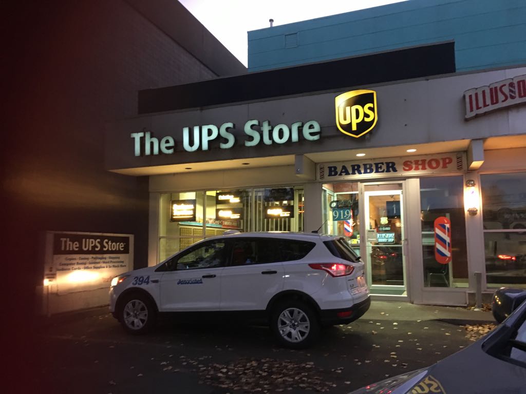 The UPS Store 243 | store | 919 Centre St NW, Calgary, AB T2E 2P6, Canada | 4032761155 OR +1 403-276-1155