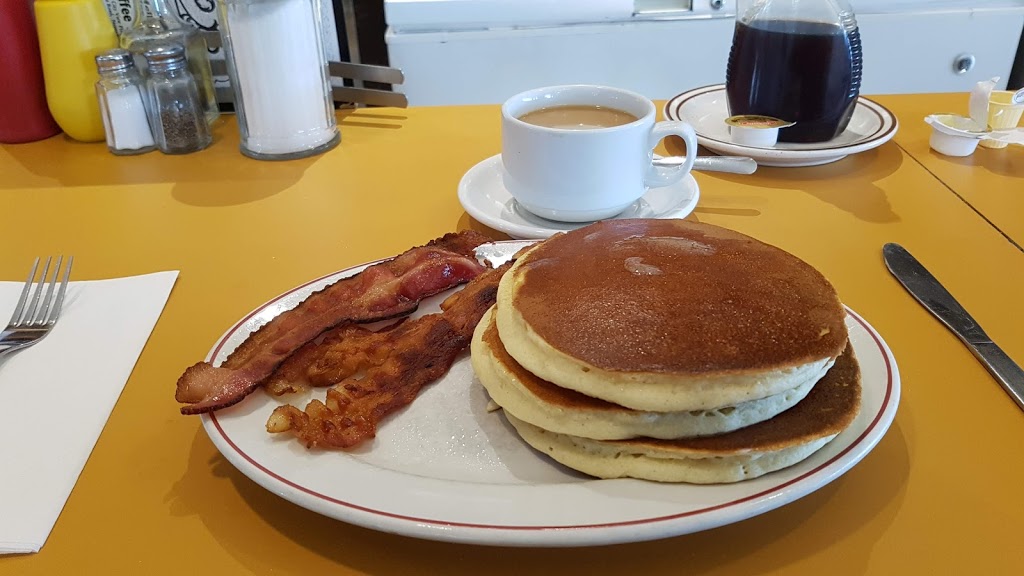 Mellos Coffee Shop | 1516 Merivale Rd, Nepean, ON K2G 3J6, Canada | Phone: (613) 224-6411