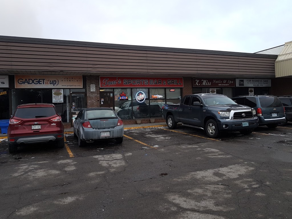 Toms Sports Bar | 969 Upper Ottawa St, Hamilton, ON L8T 4V9, Canada | Phone: (905) 387-1510