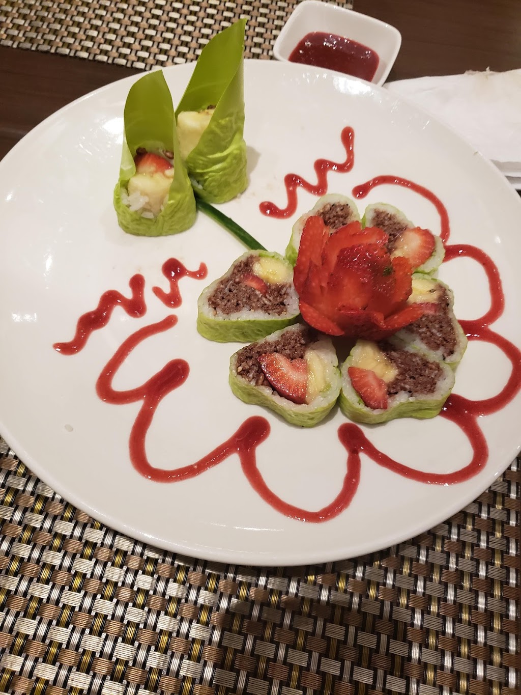 Mika Sushi Bar Fine Cuisine Asiatique | 1 Boulevard de Sardaigne, Candiac, QC J5R 0L5, Canada | Phone: (450) 444-8988