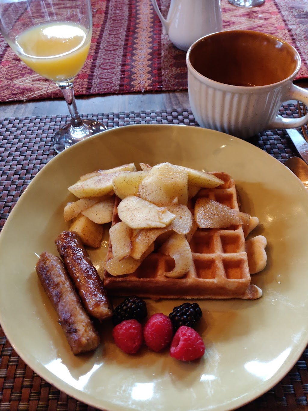 Ambleside Lodge B&B | 123A Rundle Crescent, Canmore, AB T1W 2L6, Canada | Phone: (403) 678-3976