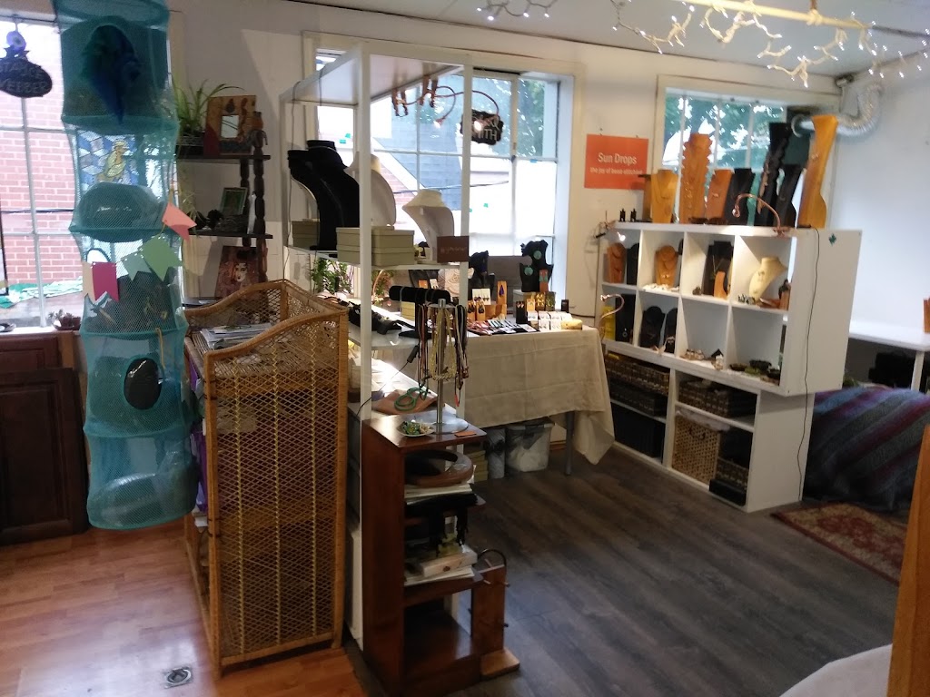 KW Artists Coop | 142 Waterloo St a, Waterloo, ON N2J 1Y2, Canada | Phone: (647) 771-5696