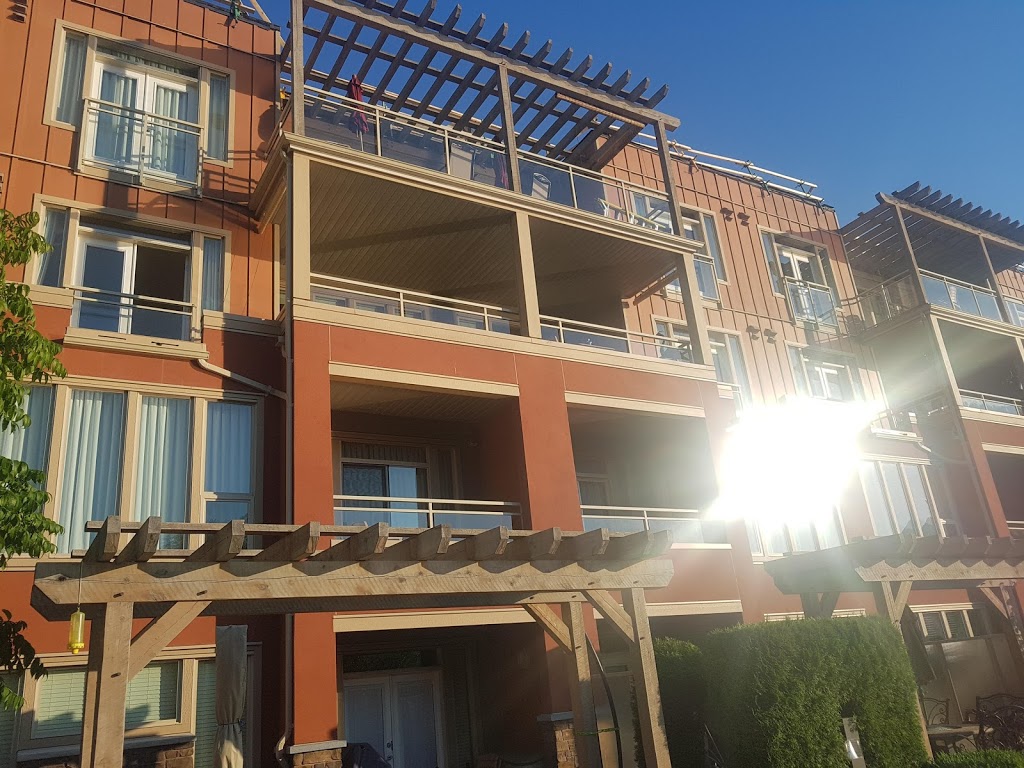 Strand Lakeside Resort | 7343 Okanagan Landing Rd, Vernon, BC V1H 2J6, Canada | Phone: (250) 542-3716